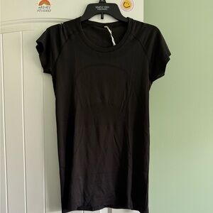 Lululemon Athletica Black Fitted Short Sleeve Top
